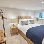 Host & - Staffordshire Hideaway *