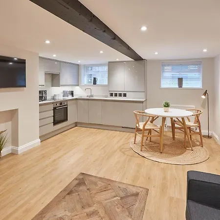 Host & - Staffordshire Hideaway Apartment Whitby