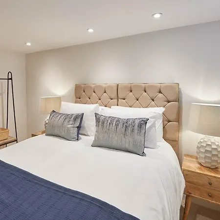 Host & - Staffordshire Hideaway Апартаменты Уитби